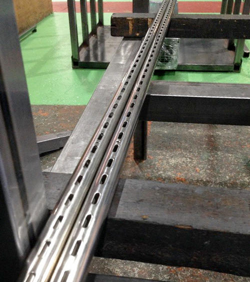 14-ステンレス丸パイプ(#400)スリットパイプ