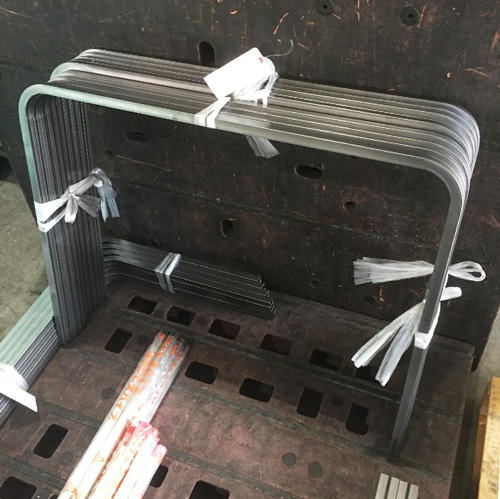 90-スチール鋼管のプレス切断とコ曲げ