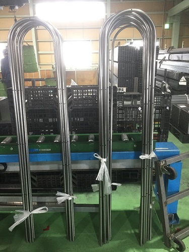 226-丸パイプの曲げ+穴あけ