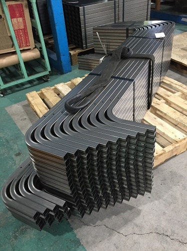 347-角パイプ　曲げ+穴あけ